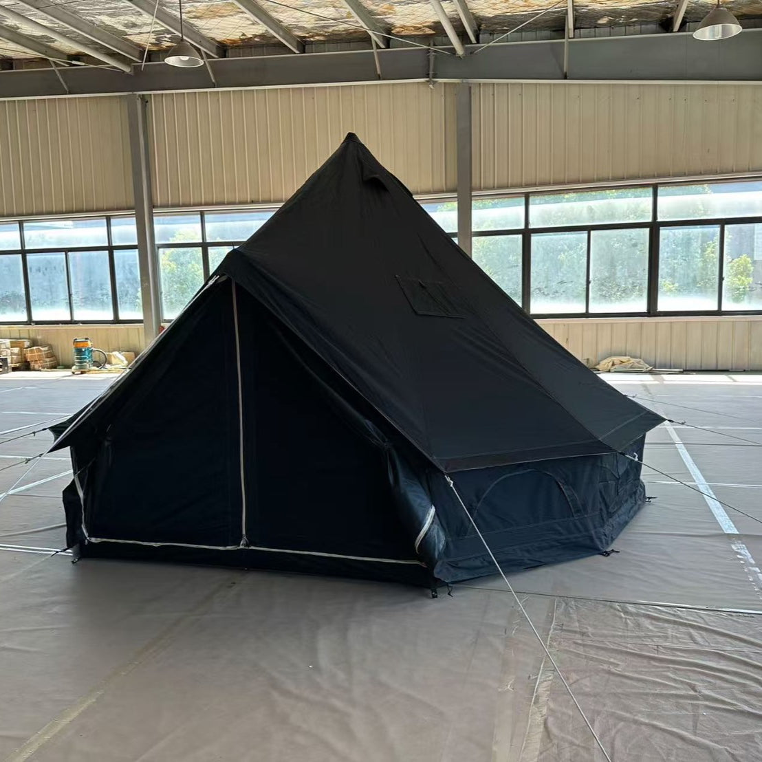 เต็นท์กระโจม WIMAN Bell Tent Black Clothing สีดำ ไม่มีเสากลาง มีช่องวางท่อแอร์สำหรับสายแคมป์ที่ชอบนอนกลางวัน